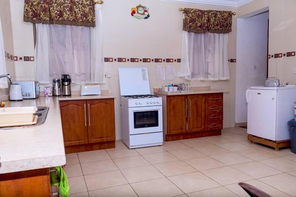 Sandpark Place, West Hills Mile 11 エクステリア 写真